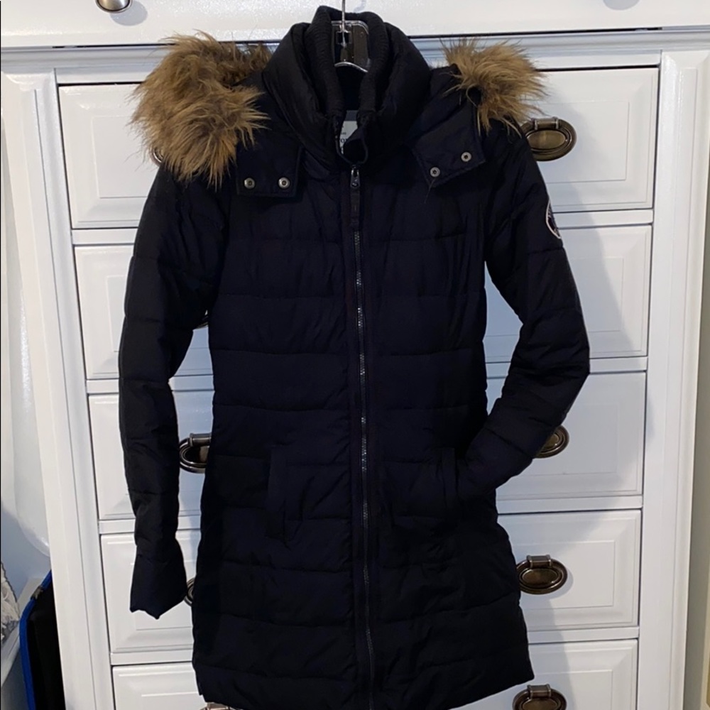 Abercrombie& Fitch women’s navy Blue Puffer coat.